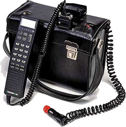 photo of a car phone from the 1980s with brick battery