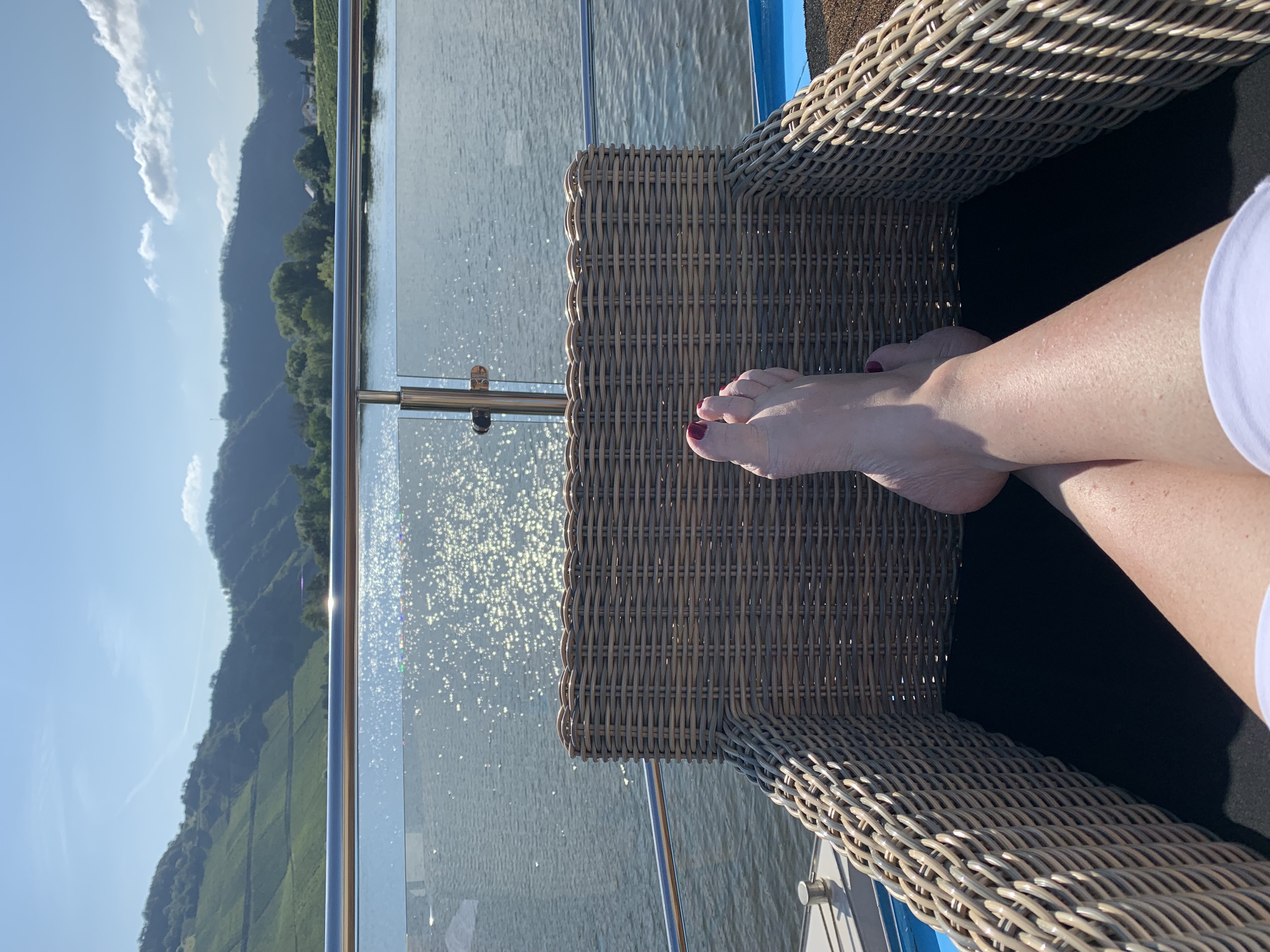 It's my time to retire. Kim confirmed her early retirement on a cruise ship during her trip to Switzerland